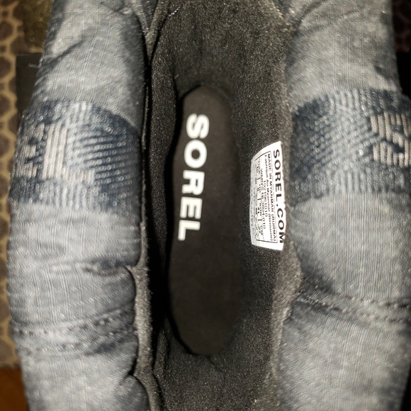 COPY - SNOW'S COMING, GET THESE SOREL OUT N' ABOUT PUFFY MID SIZE 10 - Picture 4 of 6